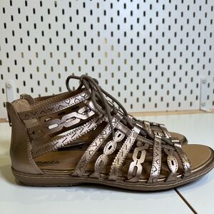 NWOT Earth Metallic Titanium lace up Strappy Gladiator Sandals